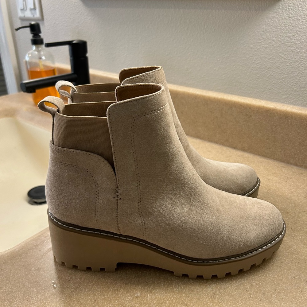 Dolce Vita booties NWOT